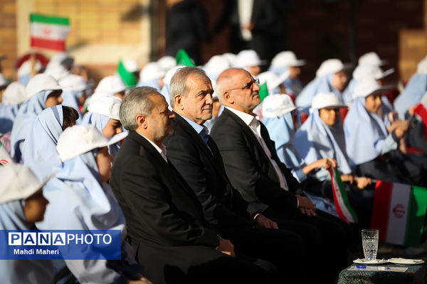 نواختن زنگ آغاز سال تحصیلی با حضور رئیس جمهوری