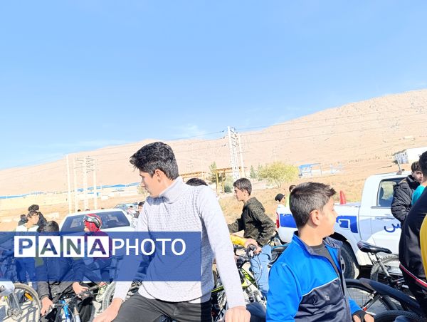 برگزاری همایش دوچرخه‌سواری در آشخانه به‌مناسبت روز دانش‌آموز 