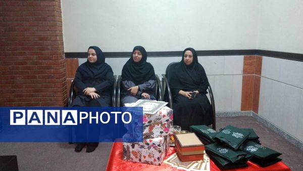 تقدیر از دانش‌آموزان فعال دبیرستان شهیده محبوبه دانش 