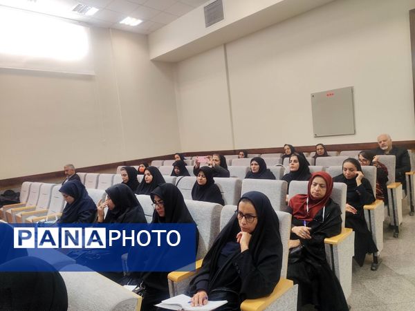 نشست تخصصی رابطین پژوهش؛ گامی برای توسعه علمی مدارس ناحیه ۶