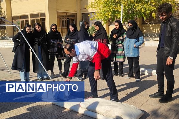 برپایی کارگاه آموزشی اسکان اضطراری هلال احمر در دانشگاه آزاد شیروان