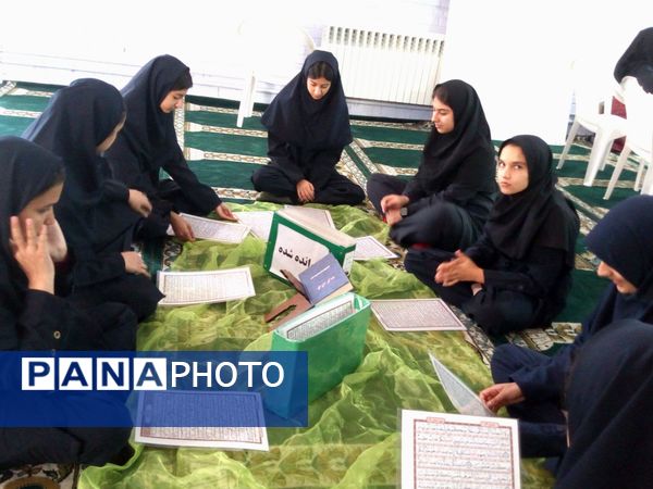 محفل انس با قرآن در دبیرستان فاطمیه 