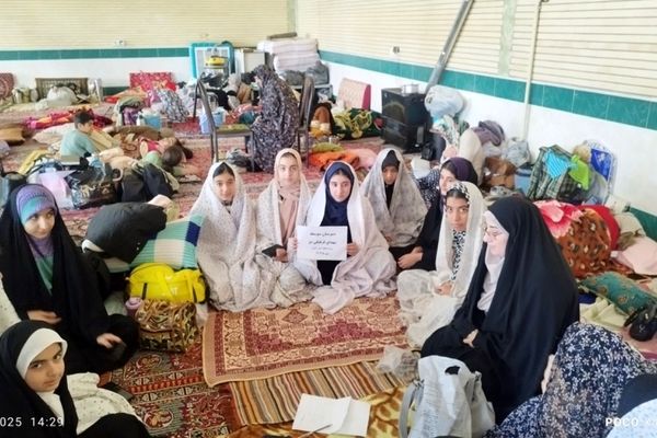 برگزاری مراسم اعتکاف توسط دانش آموزان دبیرستان شهدای فرهنگی ۲