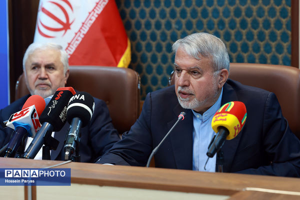 نشست خبری وزیر میراث فرهنگی، گردشگری و صنایع دستی و معاونان وزارتخانه با اصحاب رسانه
