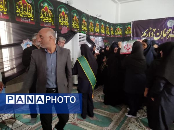 استقبال پرشور از شهید گمنام در هنرستان زهرای مرضیه بندرعباس