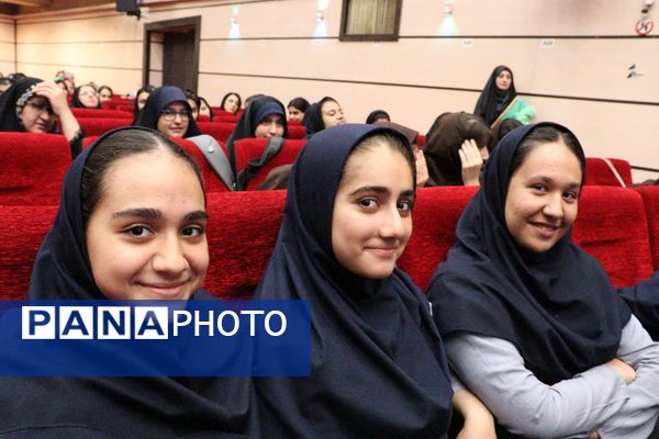 برگزاری جشن روز دختر با همکاری کانون خدمت رضوی و نهادهای آموزشی در منطقه 14 تهران 