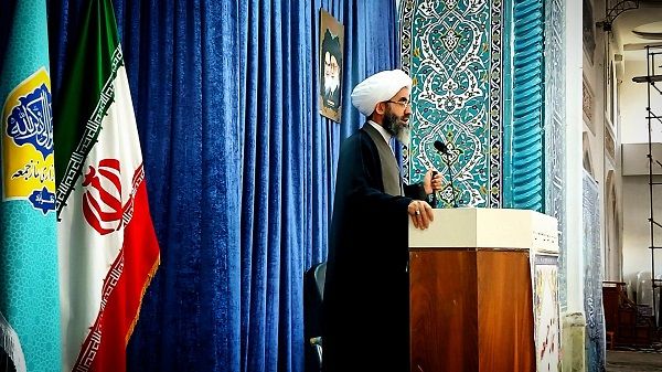 برگزاری مراسم ساده و متناسب با وضعیت جامعه، موجب حفظ کرامت نیازمندان می‌شود