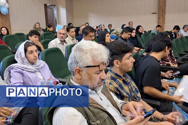 تجلیل از رتبه‌های برتر علمی فرزندان 