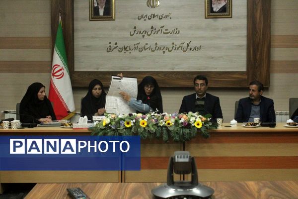 رونمایی و گردهمایی توجیهی و تبیینی بسته محصولات مدرسه‌ای ایرانمون در آذربایجان شرقی