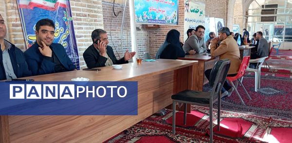 میز خدمت در آخرین نماز جمعه آبان ماه