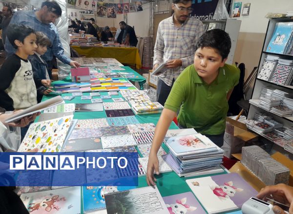 نمایشگاه بین‌المللی لوازم‌التحریر مشهد با استقبال دانش‌آموزان