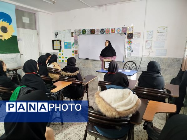 جلسه سفیران سلامت در دبیرستان شهید محمدی پور خلیل آباد 