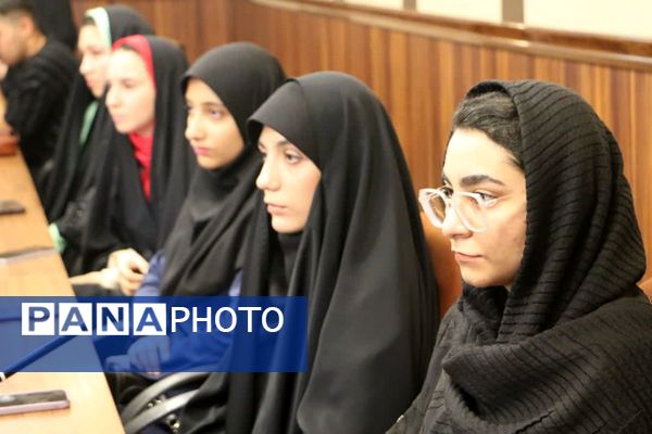 تجلیل از دانش‌آموز خبرنگاران پانا ناحیه یک شهرری به مناسبت روز خبرنگار