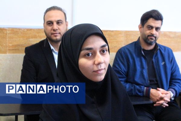  کارگاه دانش‌افزایی زبان انگیلیسی در دبیرستان‌ولایت بهارستان‌دو