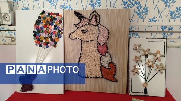 هم‌زمان با هفته فرهنگ و هنر؛ آثار هنری دانش‌آموزان دبیرستان بنت‌الهدی صدر در نورآباد به نمایش درآمد