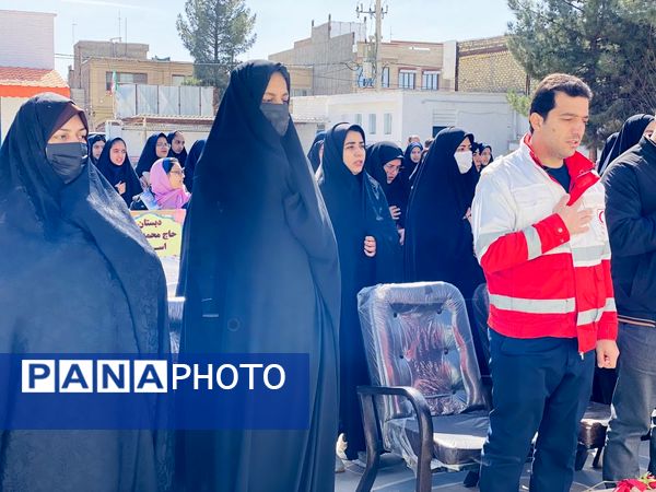 نواختن زنگ جشن نیکوکاری در دبستان زینب قهرمانی مه ولات