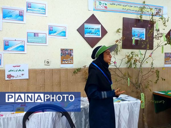 آیین افتتاحیه طرح کانون یاریگران زندگی و برپایی نمایشگاه مبارزه با آسیب‌های اجتماعی در دبیرستان شهید همت ملارد