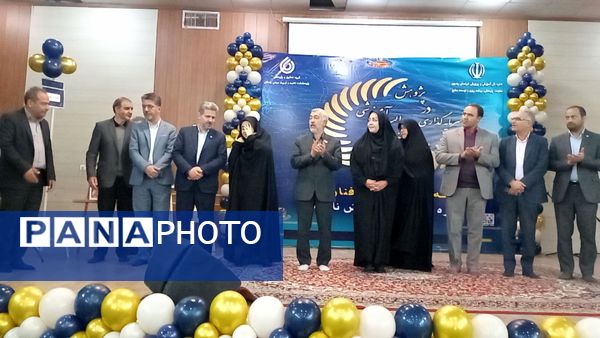 دختران شاهد قفلی خلاقیت خود را در نمایشگاه پژوهش به نمایش گذاشتند