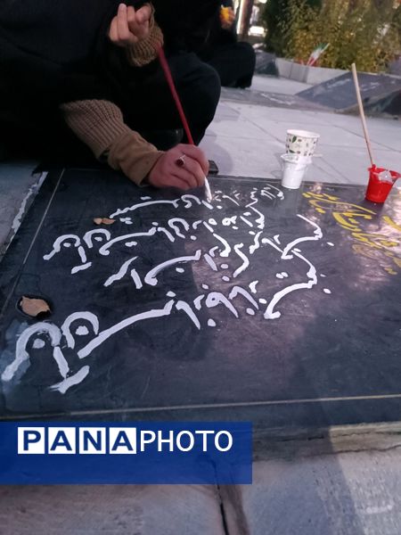 دختران شاهد فاطمه‌زهرا(س) در گلزار شهدا، قبور مطهر را به رنگ عشق آراستند