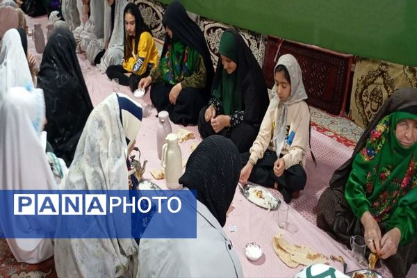 اعتکاف دانش‌آموزی در مسجد جامع شهر بار نیشابور 
