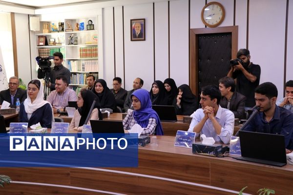 تجلیل از دانش آموزان افتخارآفرین خراسان رضوی در کنکور سراسری و مدال آور در المپیادهای علمی جهانی