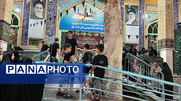 نوجوانان تهرانی هم‌نوا با اسرای کربلا به سوگ امام حسین (ع) نشستند