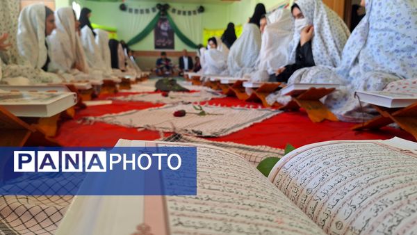 محفل انس با قرآن به‌ مناسبت یادبود سید حسن نصرالله در دبیرستان حضرت‌زینب(س) شهرستان‌لنده 