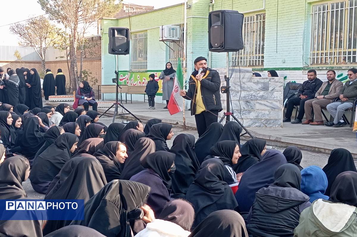 بزرگداشت هفته بسیج در دبیرستان حاج تقی نجفی نیشابور 