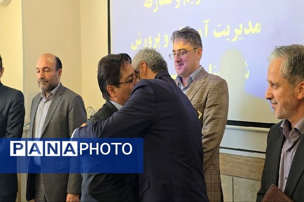 فصل تازه خدمت‌رسانی؛ مهدی ذبیحی بر سکوی مدیریت آموزش و پرورش گناباد