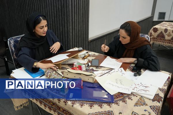 آیین رونمایی از دو اثر فاخر ادبی در شهرداری کهریزک 