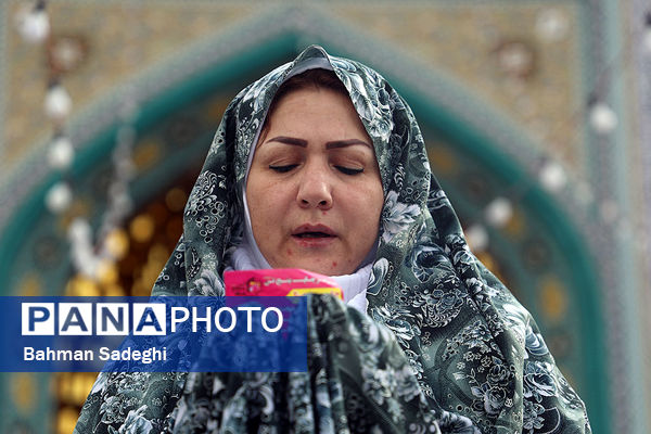 اقامه نماز عید سعید فطر- امامزاده پنج تن(ع) لویزان
