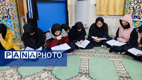 محفل انس با قرآن در دبیرستان نمونه دولتی حضرت زینب (س)