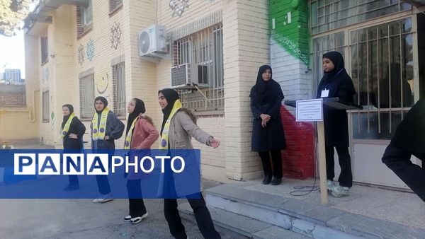 اجرای نرمش صبحگاهی در دبیرستان شهید مجید دهنوی نیشابور