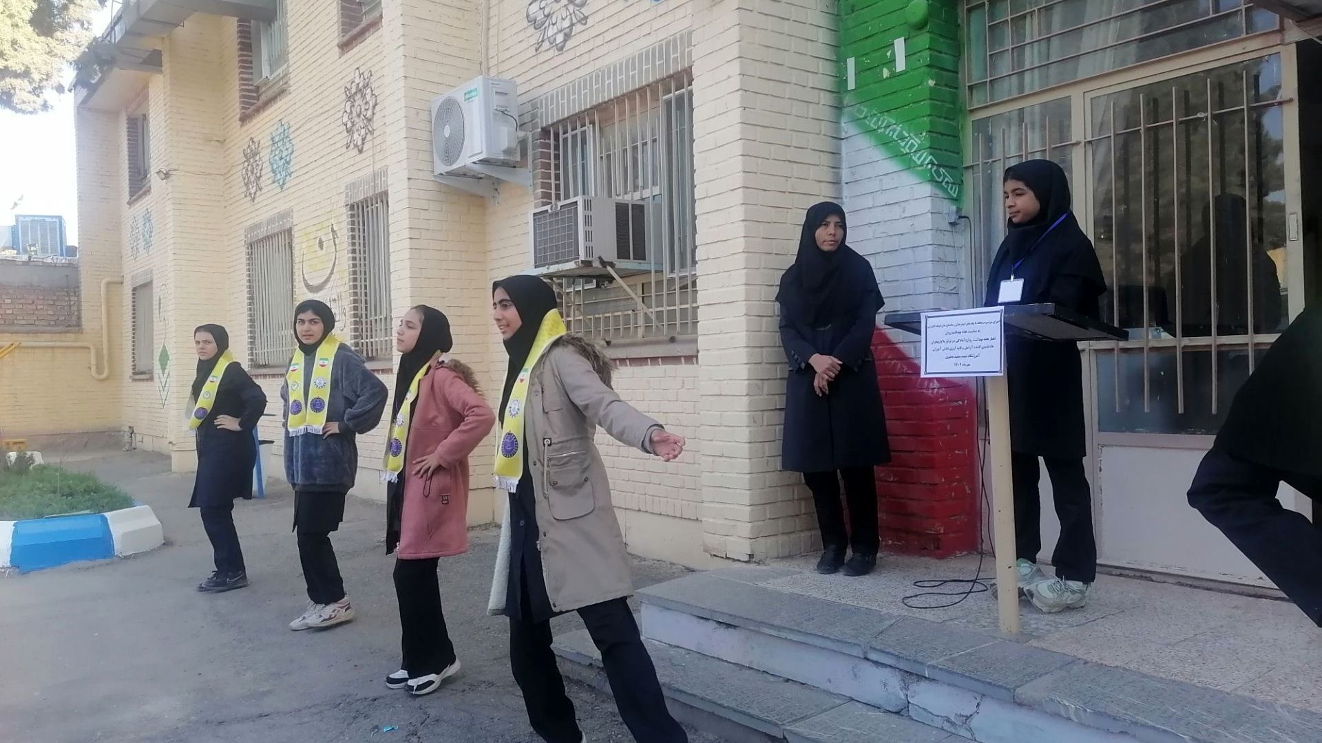 اجرای نرمش صبحگاهی در دبیرستان شهید مجید دهنوی نیشابور