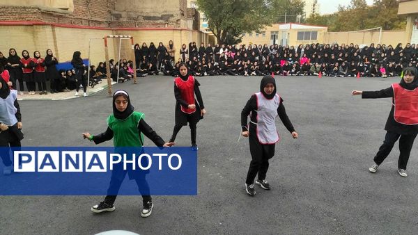 زنگ ورزش در دبیرستان نسیبه با حال و هوای المپیادی