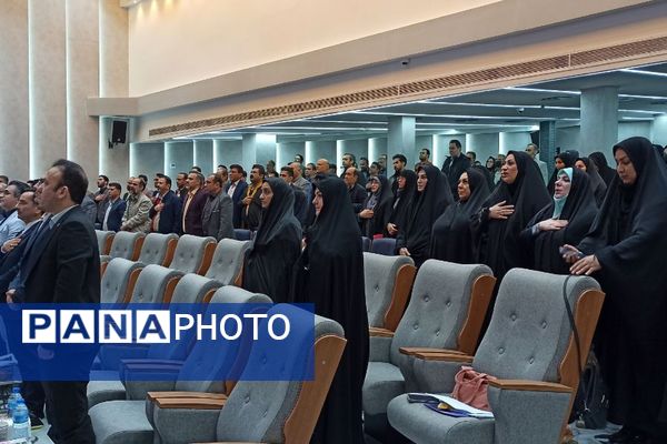 نشست فصلی مدیر منطقه با مدیران مدارس؛ تأکید بر هماهنگی و ارتقای کیفیت آموزشی