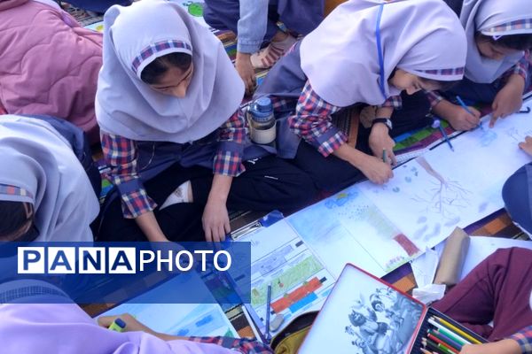 برگزاری نقاشی همگانی در مدارس ناحیه 4 شیراز به‌مناسبت دهه فجر 