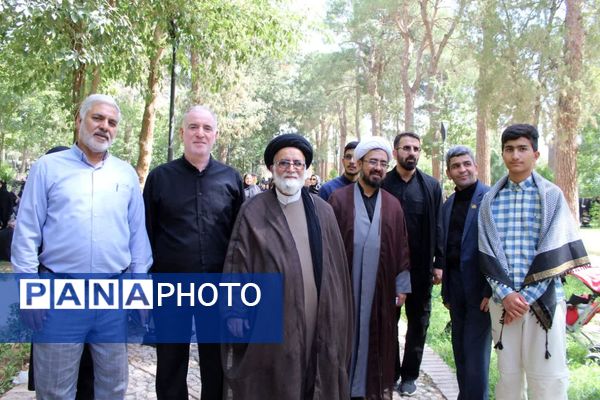 آیین پیاده روی دلدادگان اربعین حسینی در شهرستان نیشابور 