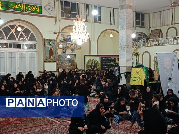 حضور کودکان در مراسم شب ششم محرم در حسینیه حیدری شهرستان کاشمر 