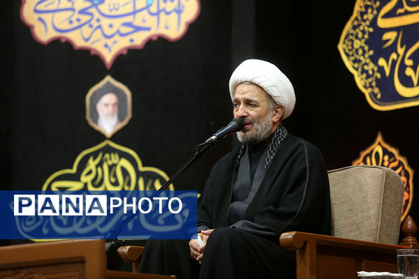 اجتماع لبیک یا حسین(ع) و گرامیداشت شهدای 15 خرداد در حرم حضرت معصومه(س)