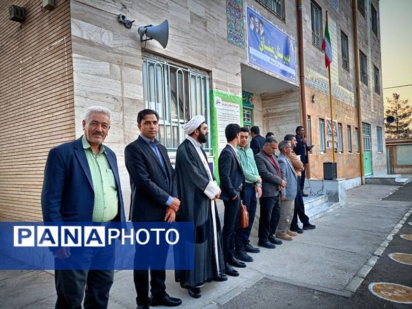 اولین جلسه انجمن اولیا و مربیان دبیرستان میثاق