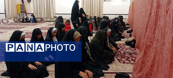 نماز جماعت در شب میلاد حضرت علی(ع) در خلیل آباد