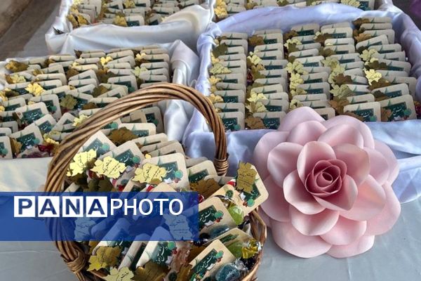 جشن پرشور روز دانش‌آموز در دبیرستان ملوک زندی 