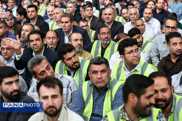 دیدار هزاران نفر از کارگران سراسر کشور با رهبر انقلاب