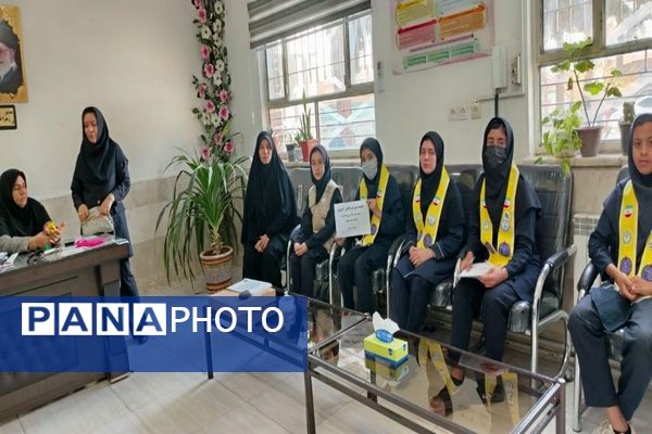 اولین جلسه شورای دانش آموزی در دبیرستان شهید مجید دهنوی  نیشابور