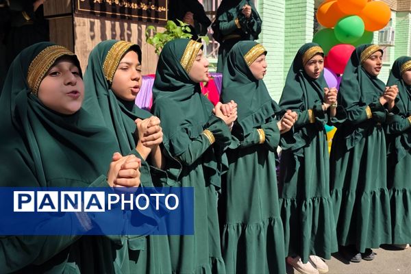 جشن عاطفه‌ها؛ لبریز از مهربانی در دبستان دخترانه قدر بهارستان ۲