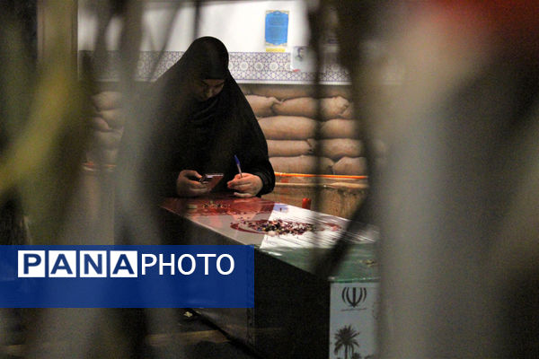 حال و هوای حضور نوجوانان در معراج الشهدای گمنام استان قم