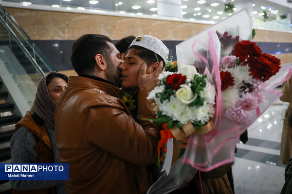 استقبال از کاروان عمره‌گذار دانش‌آموزی از سکوی پروازی تهران