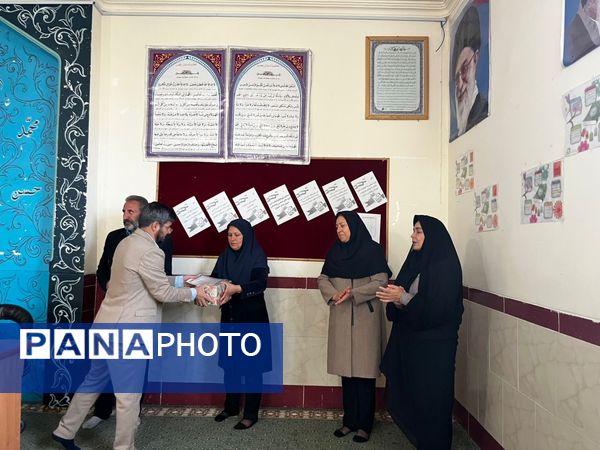 تجلیل از برگزیدگان مسابقات قرآنی 