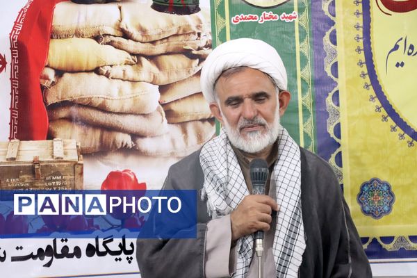 برگزاری یادواره شهدا در روستای دولاب با حضور مسئولان و خانواده‌های شهدا